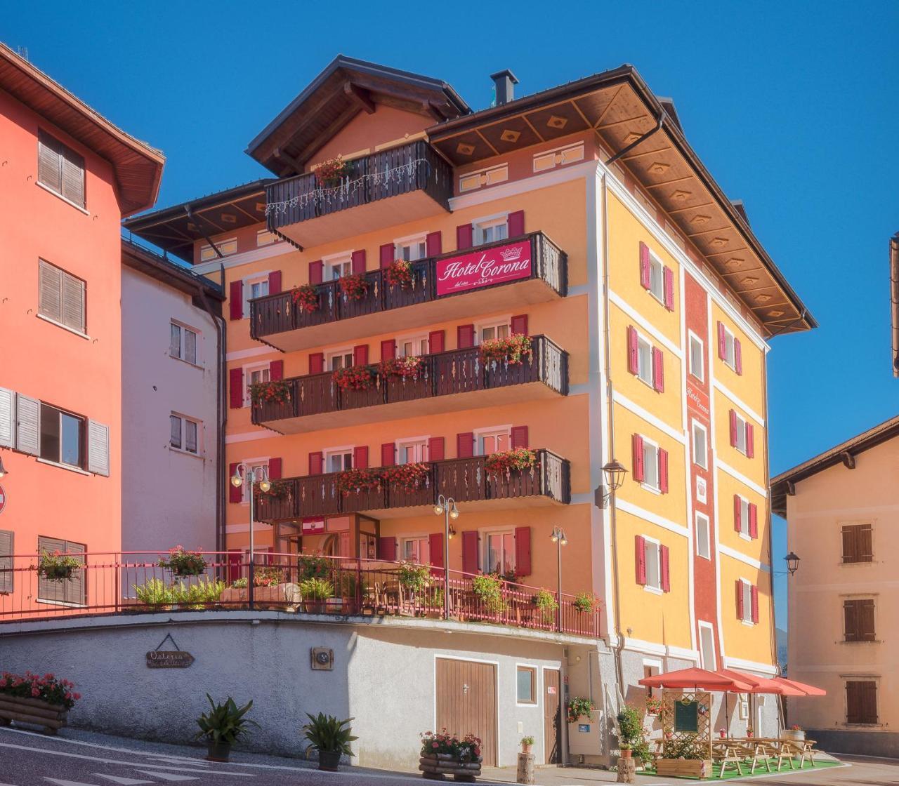 Albergo Corona 拉瓦罗内 外观 照片